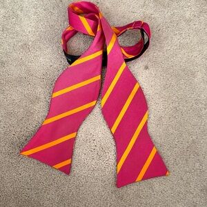 Tommy Hilfiger stripped Bowtie. Size 13-18